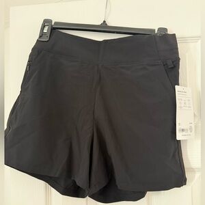 Athleta womens Brooklyn Short- size 2. Black
Brand New with Tags.
